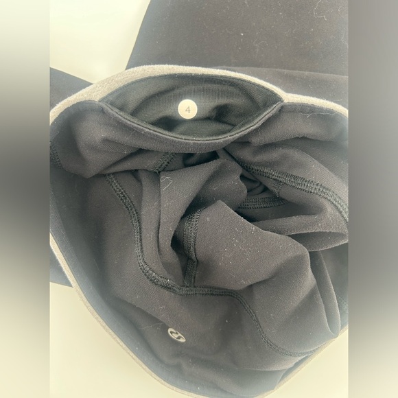 Lululemon Reversible Capri Leggings Size 4 Black - Picture 6 of 9